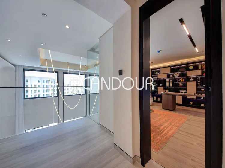 Luxurious Vacant 5BR Duplex Penthouse