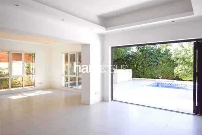 4 Bed Villa To Rent in Meadows 2