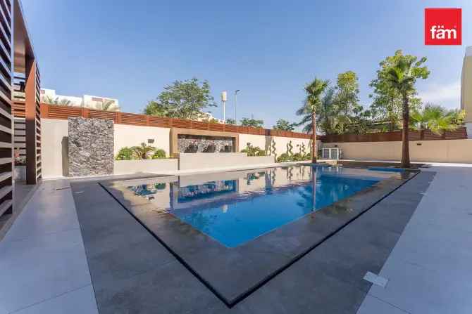 5 Bed Villa For Sale in Rahat