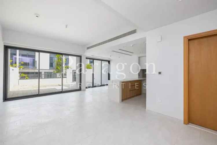 Modern Close to the Pool Vacant 1st of May