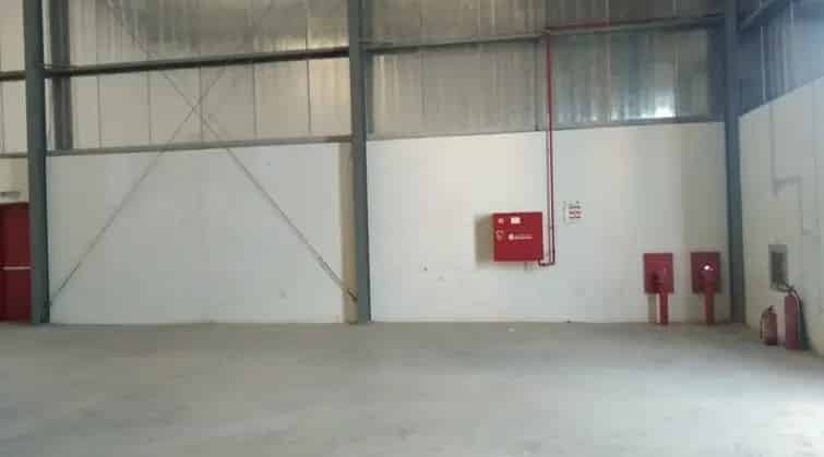 Rent Warehouse in Sharjah Industrial Area 17 with Road Access and Insulation