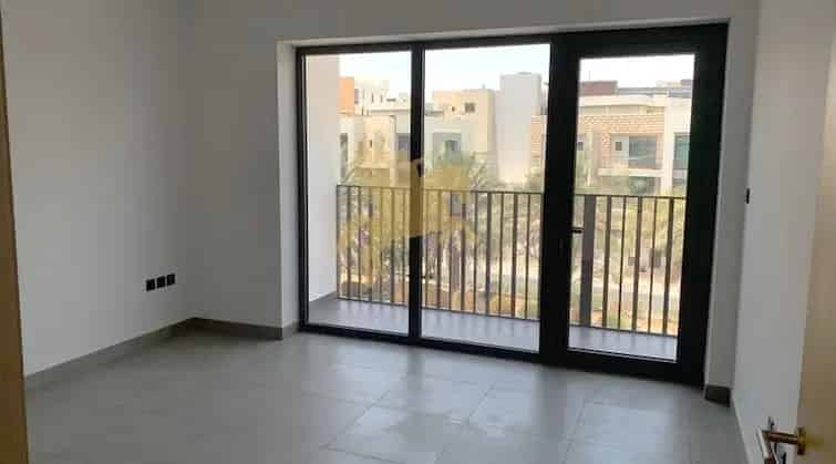 for sale 4 bedroom villa in jumeirah village circle with garden and garage
