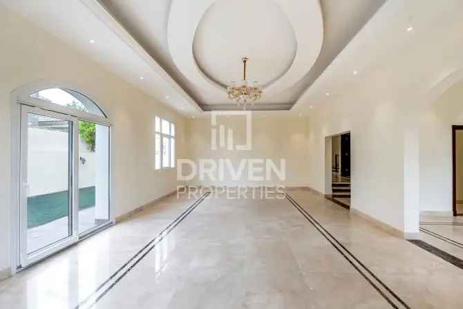 5 Bed Villa For Sale in Hacienda