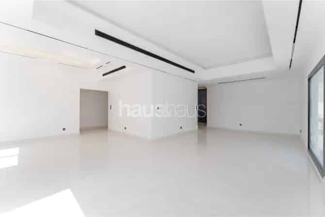 6 Bed Villa For Sale in Meadows 1