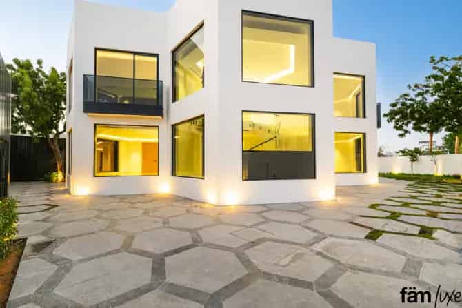 5 Bed Villa For Sale in Jumeirah 3