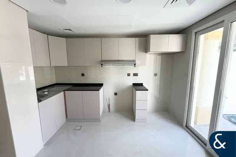 2 Bedroom Villa for Sale in Springs 8, Springs 8, The Springs.