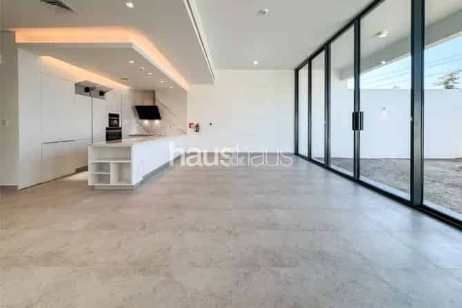4 Bed Townhouse To Rent in District One