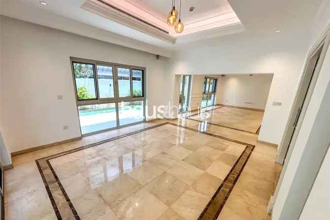 5 Bed Villa For Sale in District One