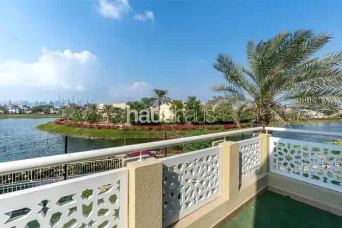 6 Bed Villa For Sale in Meadows 7