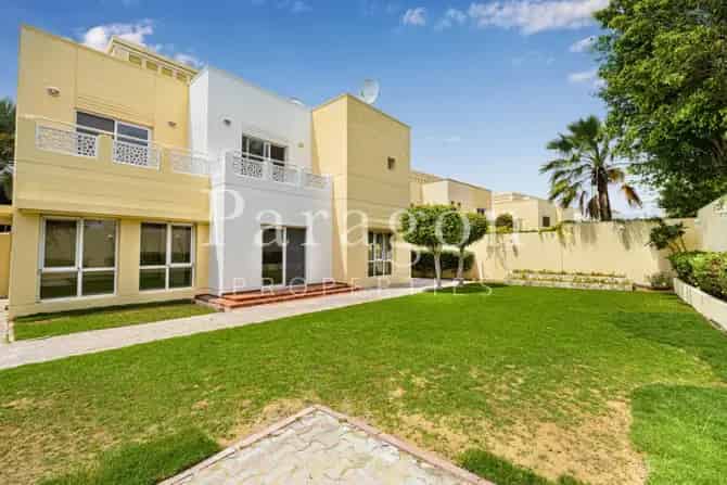 5 Bed Villa To Rent in Meadows 4