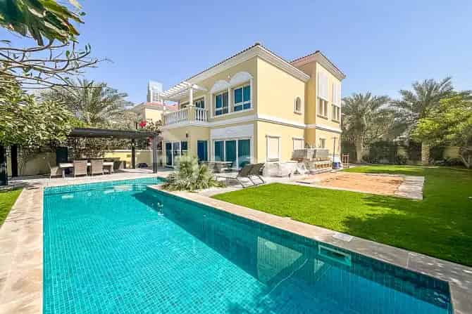 3 Bed Villa For Sale in JVT District 9