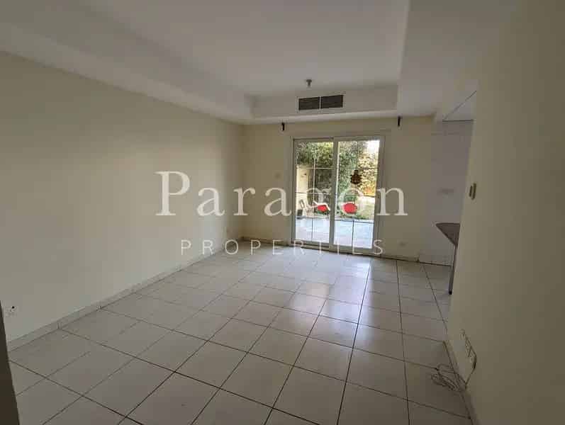 2 Bedroom Study Vacant Back to Back