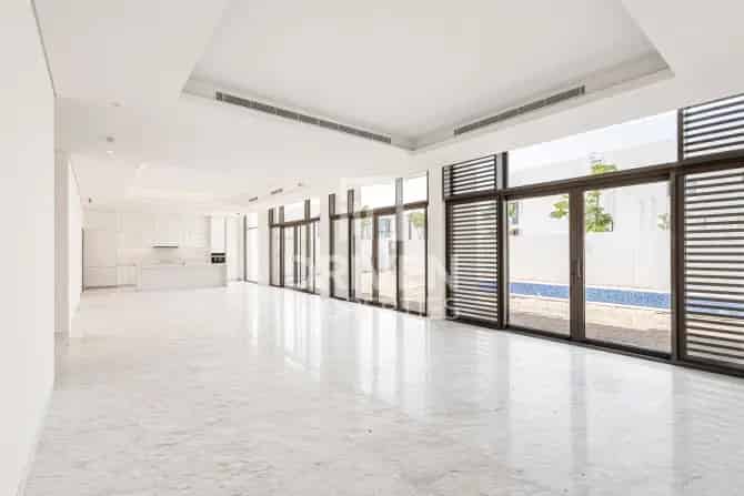 6 Bed Villa To Rent in District One