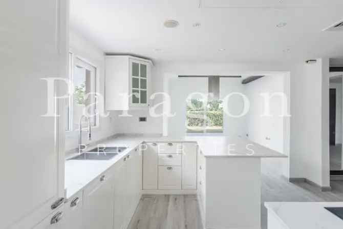5 Bed Villa To Rent in Meadows 5