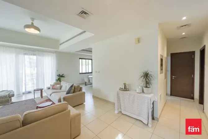 3 Bed Townhouse For Sale in Mira 2