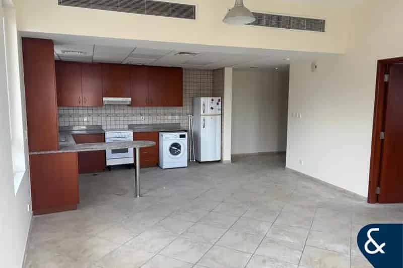1 Bedroom Apartment for Rent in Dickens Circus, Motor City.