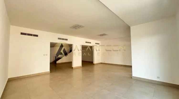 Rent 3 Bedroom Villa in Umm Suqeim Dubai with Private Garden and Parking