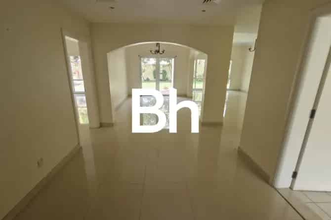 4 Bed Villa To Rent in Meadows 8