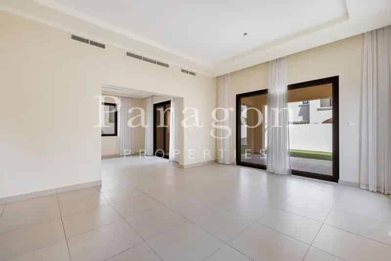 Beautiful Villa Large garden Call now