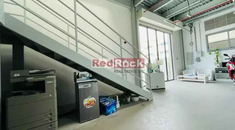 9899 Sq.Ft. Warehouse  for Rent in Ras Al Khor Industrial, Ras Al Khor, Dubai