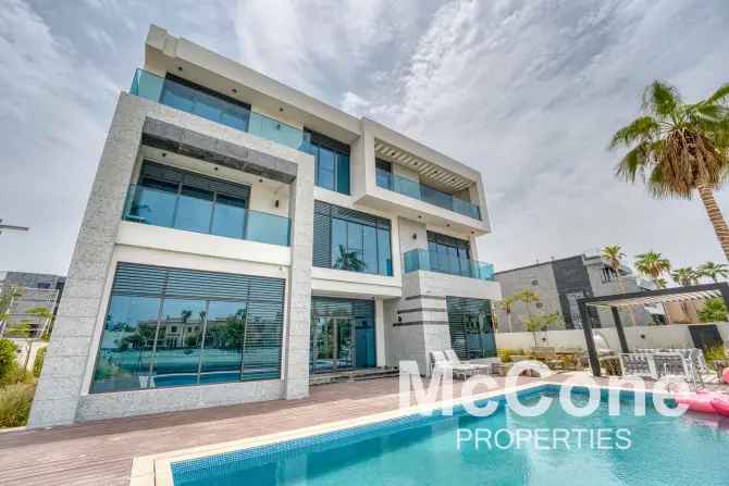 8 Bed Villa For Sale on Frond G