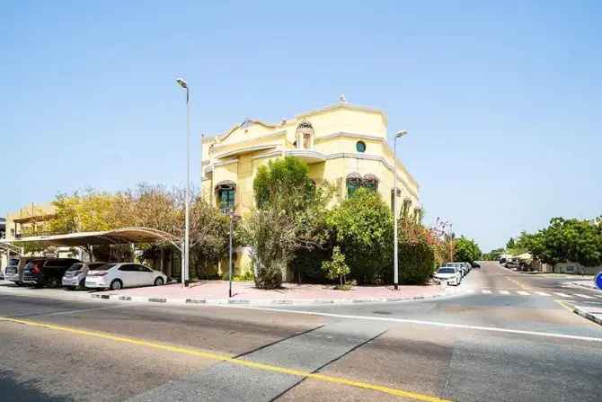 7 Bed Villa To Rent in Al Garhoud