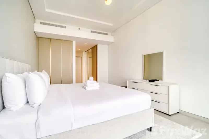 Rent 1 Bedroom Apartment in Jumeirah Lake Towers with Pool and Gym