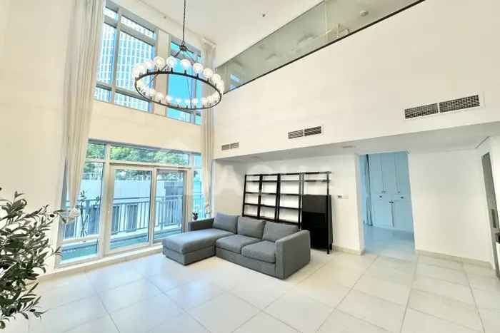 Spacious 1 Bedroom Apartment in The Lofts Tower 1, Downtown Dubai