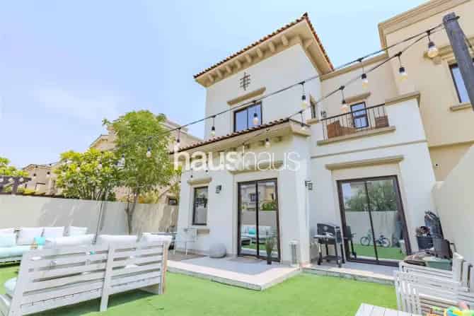 4 Bed Villa For Sale in Mira 2
