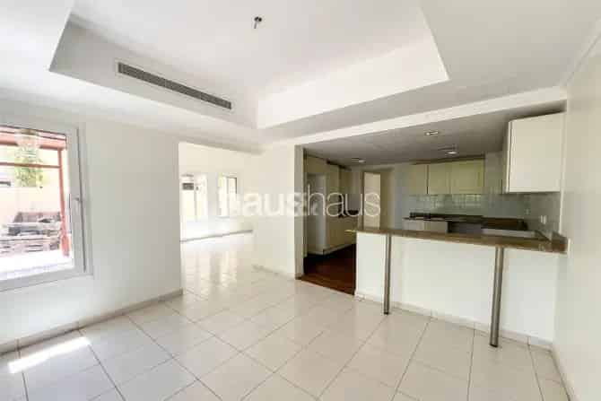 3 Bed Villa To Rent in Springs 4
