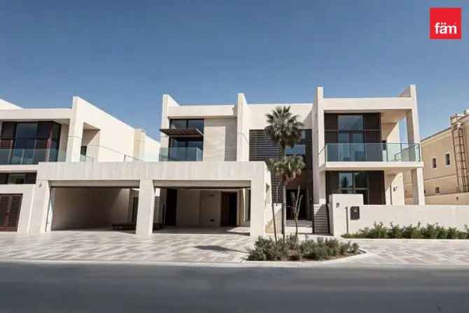 6 Bed Villa To Rent in District One