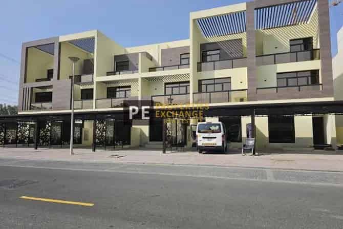 5 Bed Villa For Sale in JVT District 1