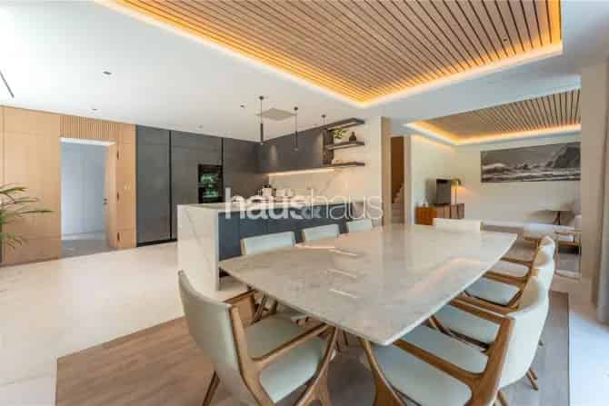 4 Bed Villa For Sale in Deema 4