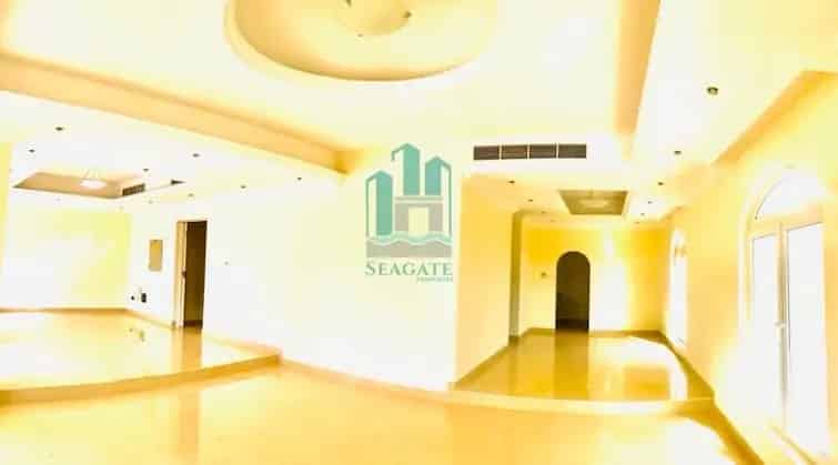 buy villa Jumeirah 2 spacious with 6 bedrooms and en-suite bathrooms