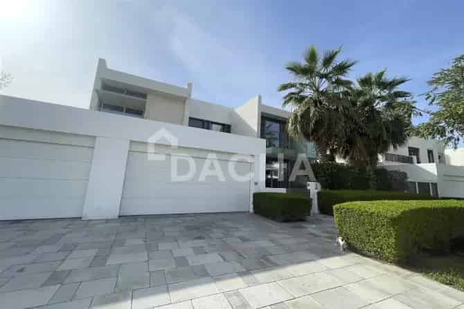 6 Bed Villa To Rent in District One