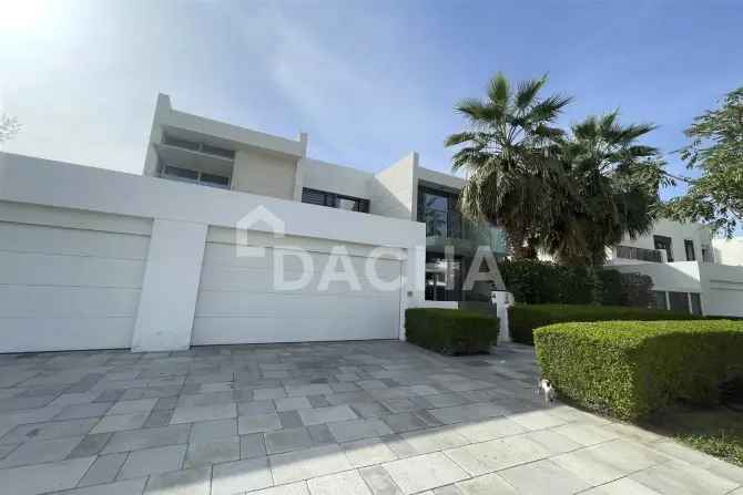 6 Bed Villa To Rent in District One