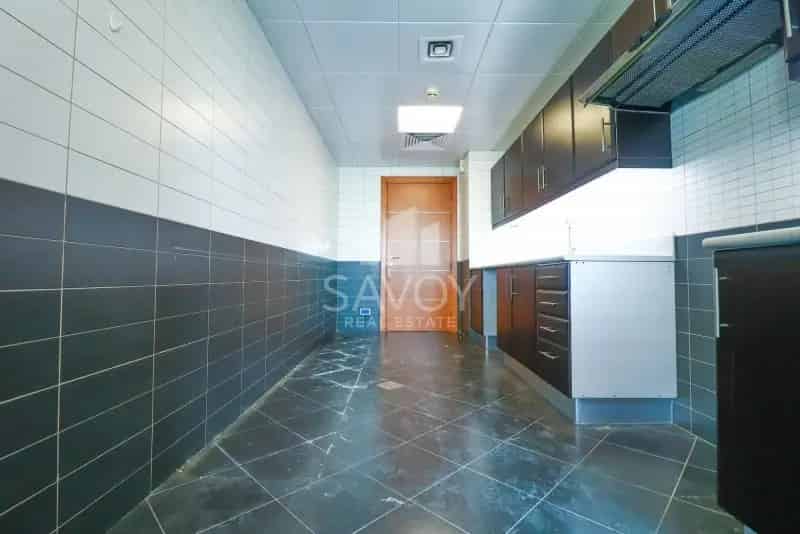 4 Bedroom Apartment for Rent in Al Khalidiyah with Gym and Parking