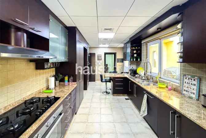 3 Bed Townhouse For Sale in Green Community Motor City