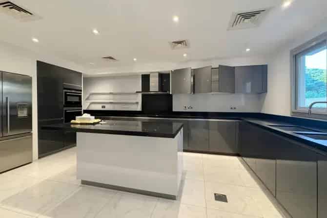 4 Bed Villa To Rent in Meadows 9