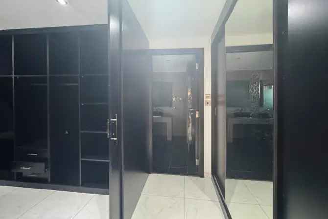 4 Bed Villa To Rent in Meadows 9