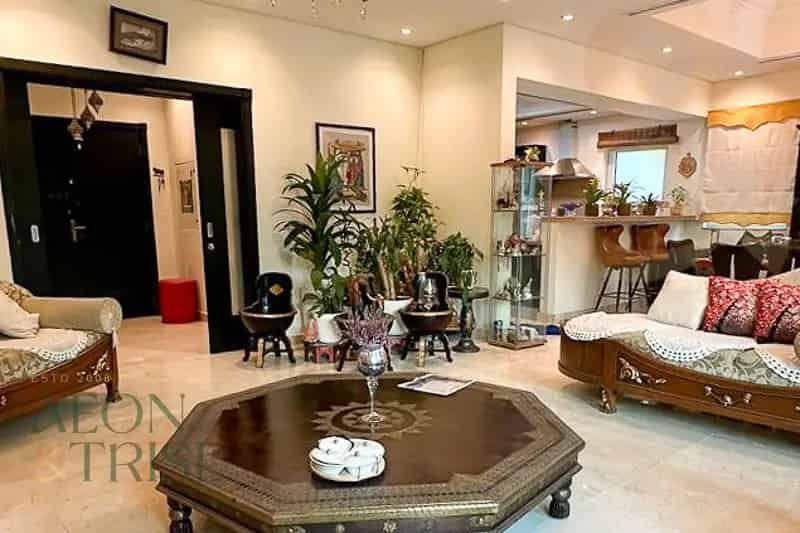 Spacious 4 BR Villa Quortaj Style Vacant