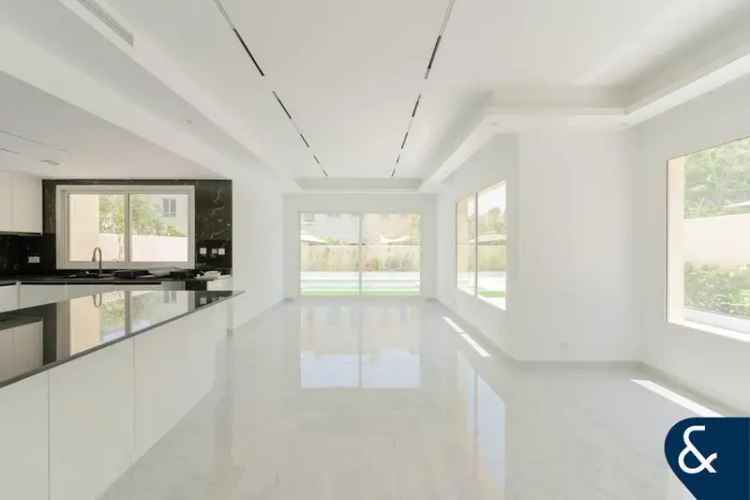 3 Bedroom Villa for Sale in Springs 5, Springs 5, The Springs.