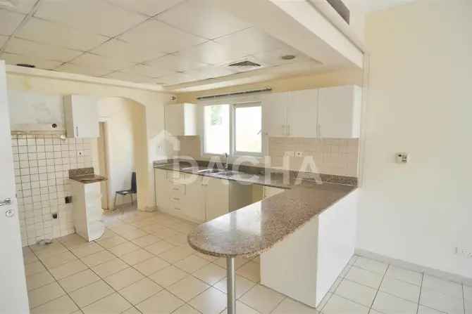 5 Bed Villa To Rent in Meadows 8