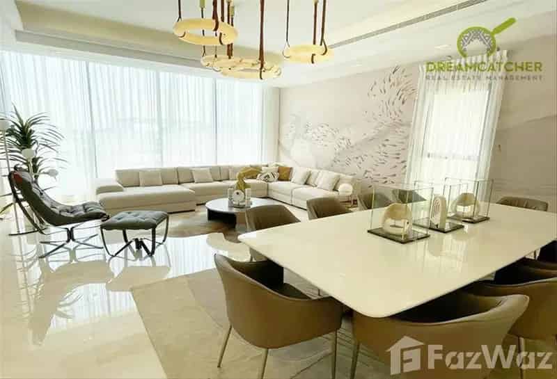 5 Bedroom Villa for sale at Golf Community