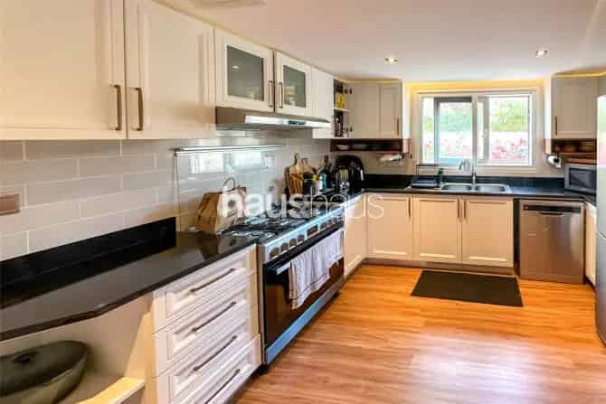 5 Bed Villa To Rent in Meadows 4