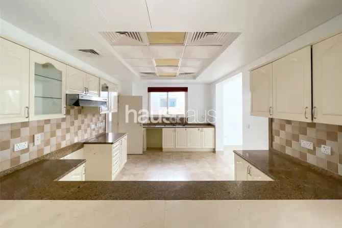 5 Bed Villa For Sale in Estella Village