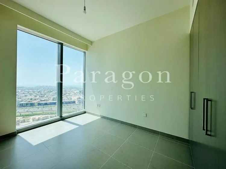 Rent Unfurnished Apartment in Downtown Dubai with Top Amenities