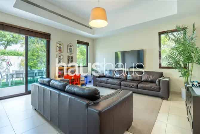 4 Bed Villa For Sale in Mira 1