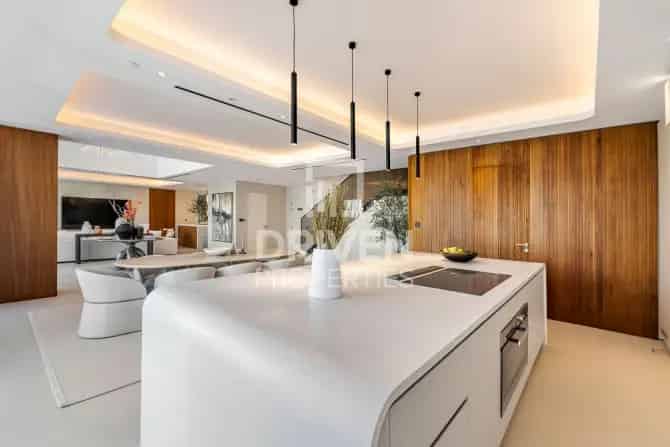 3 Bed Apartment For Sale in City Walk