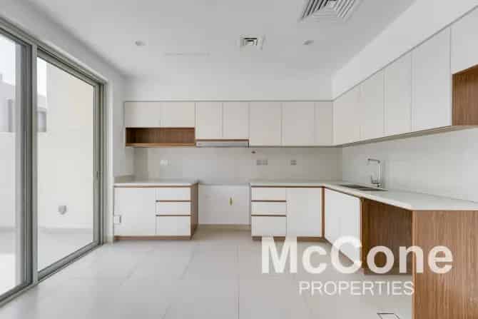 4 Bed Townhouse To Rent in Camelia 2